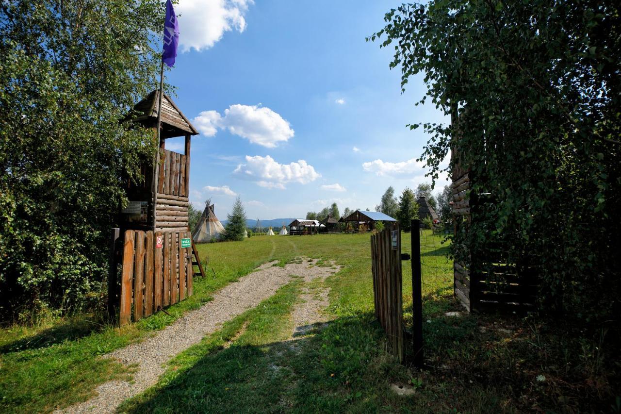 Hotel Fort Wapiti Zalasowa Exterior foto